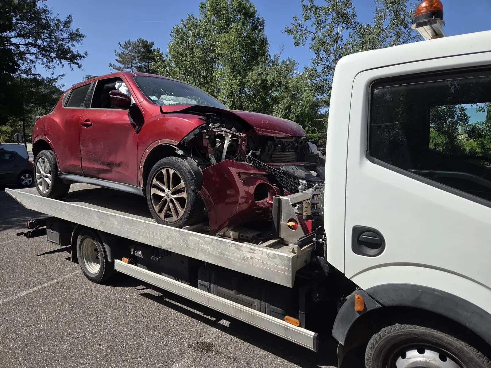 Camion porte-voiture lors d’un enlèvement d’épave, secteur Seyssinet-Pariset
